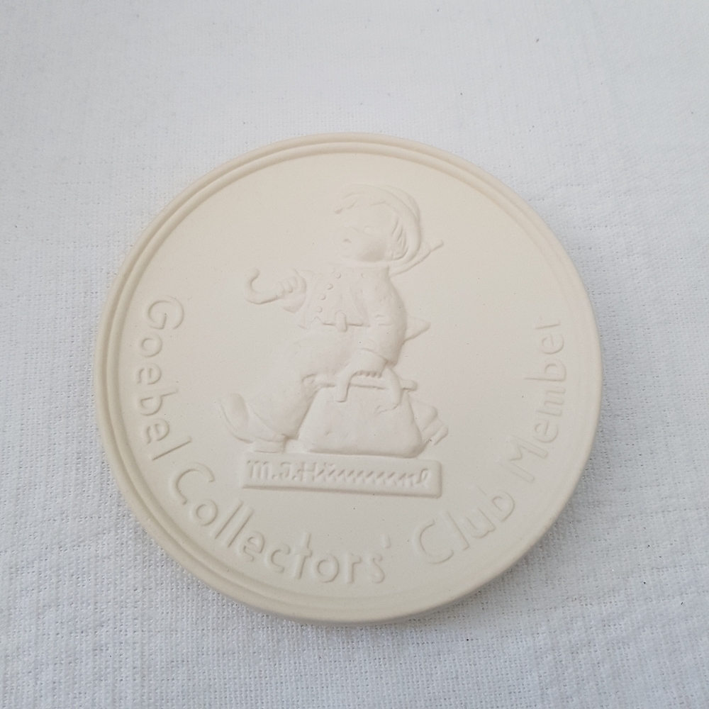 Hummell Collector's plaque new in box